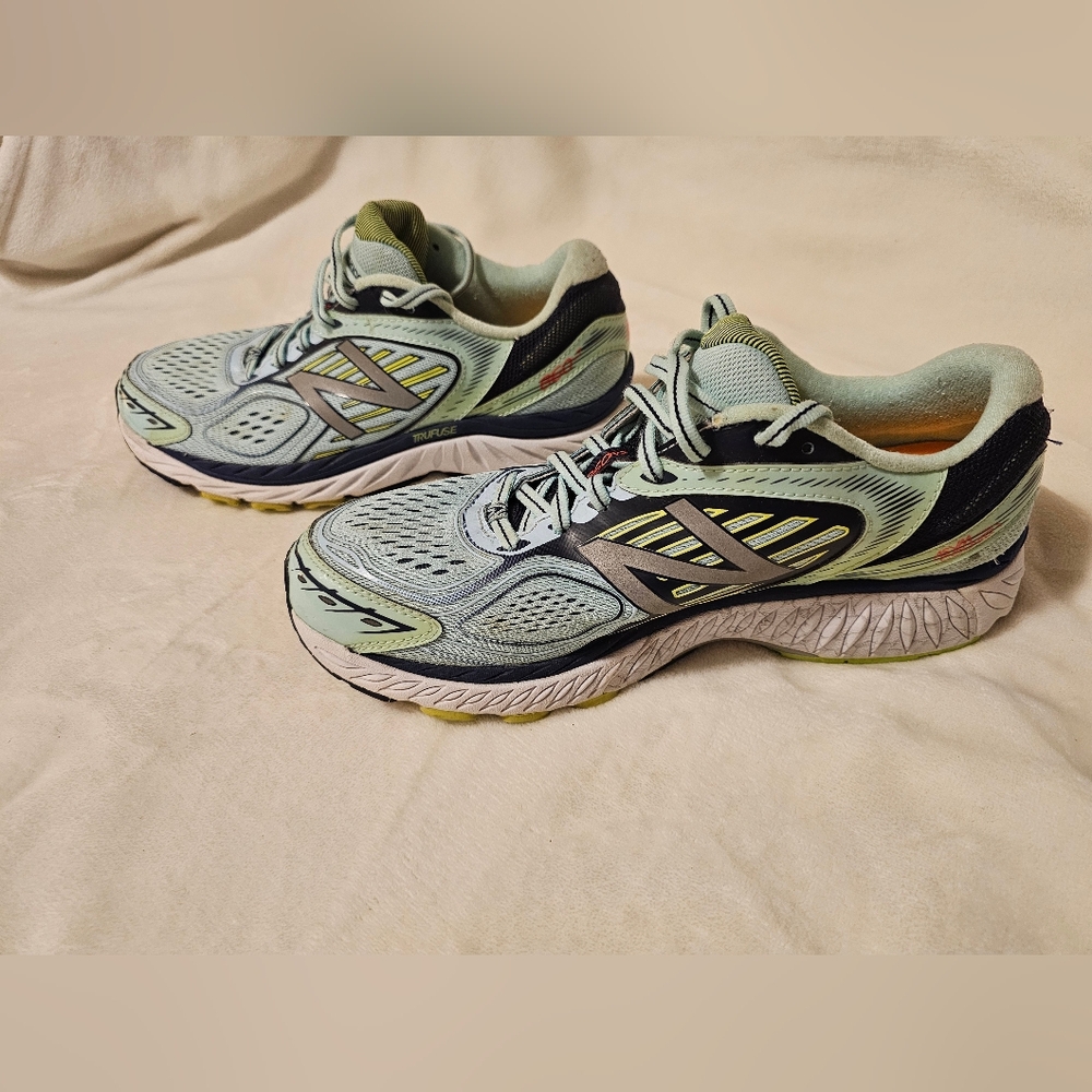 New Balance 860v7 Women's size 10 Running Shoes